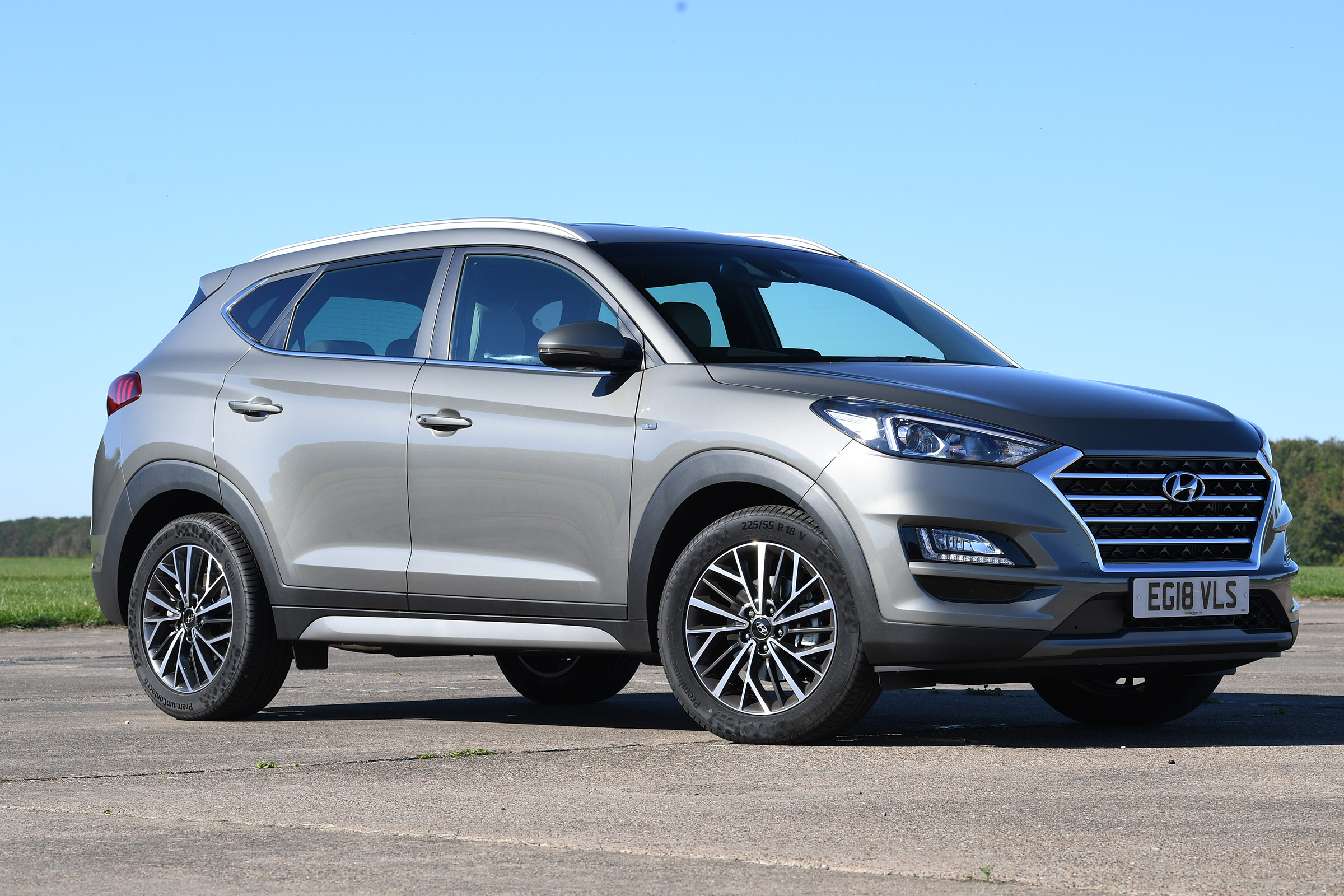 Hyundai Tucson 48v - front static