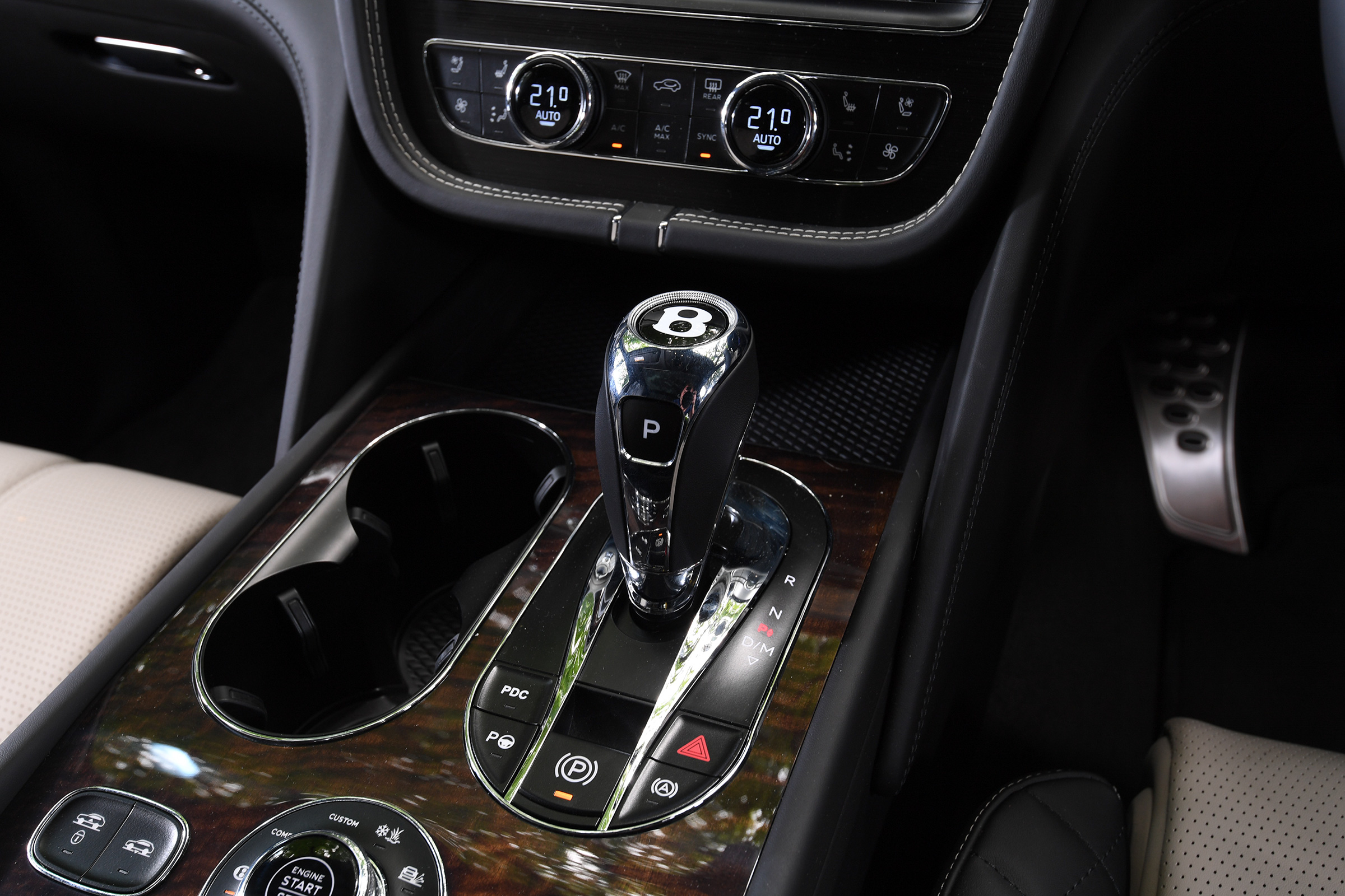Bentley Bentayga V8 - Gearstick