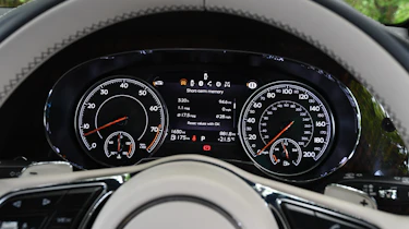 Bentley Bentayga V8 - Instruments
