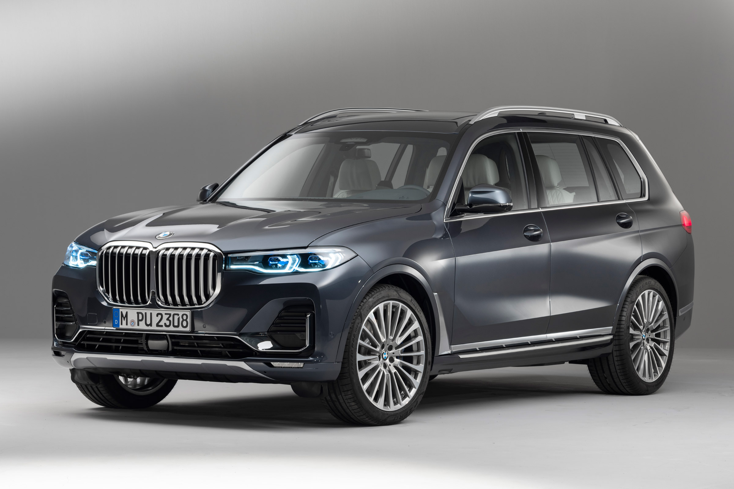 New BMW X7 studio shoot