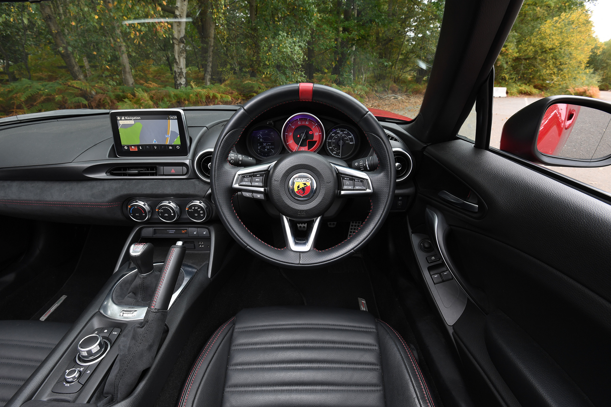 abarth 124 spider interior