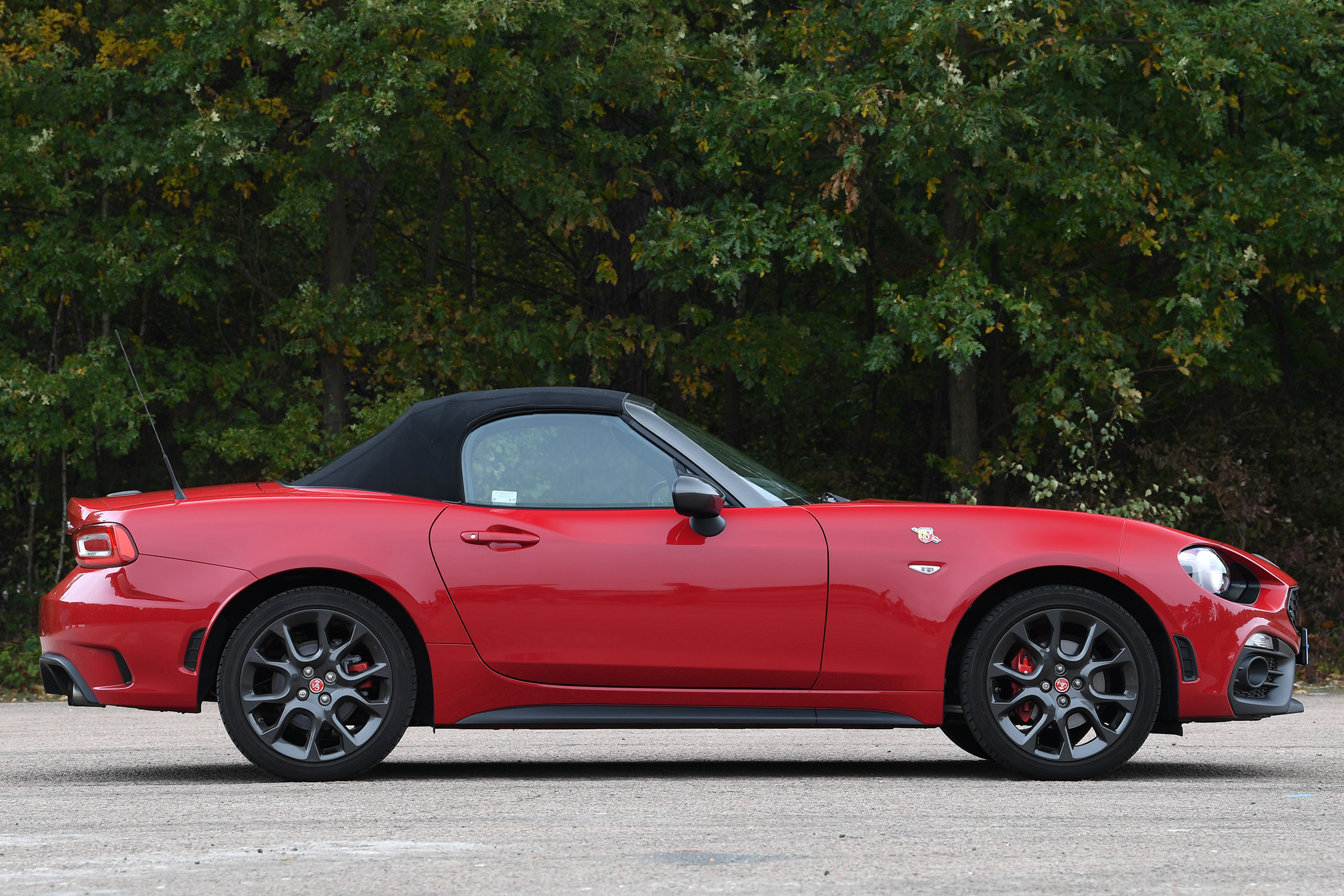 abarth 124 spider profile roof up