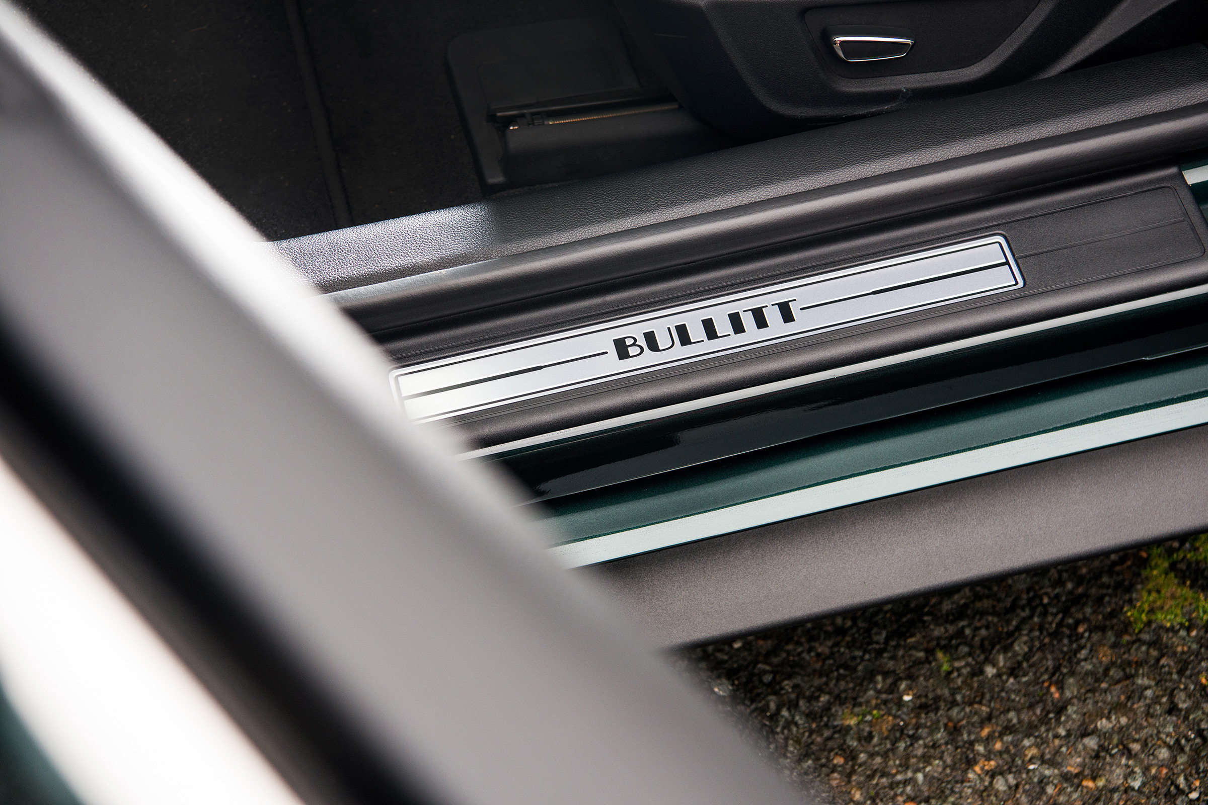 ford mustang bullitt interior detail