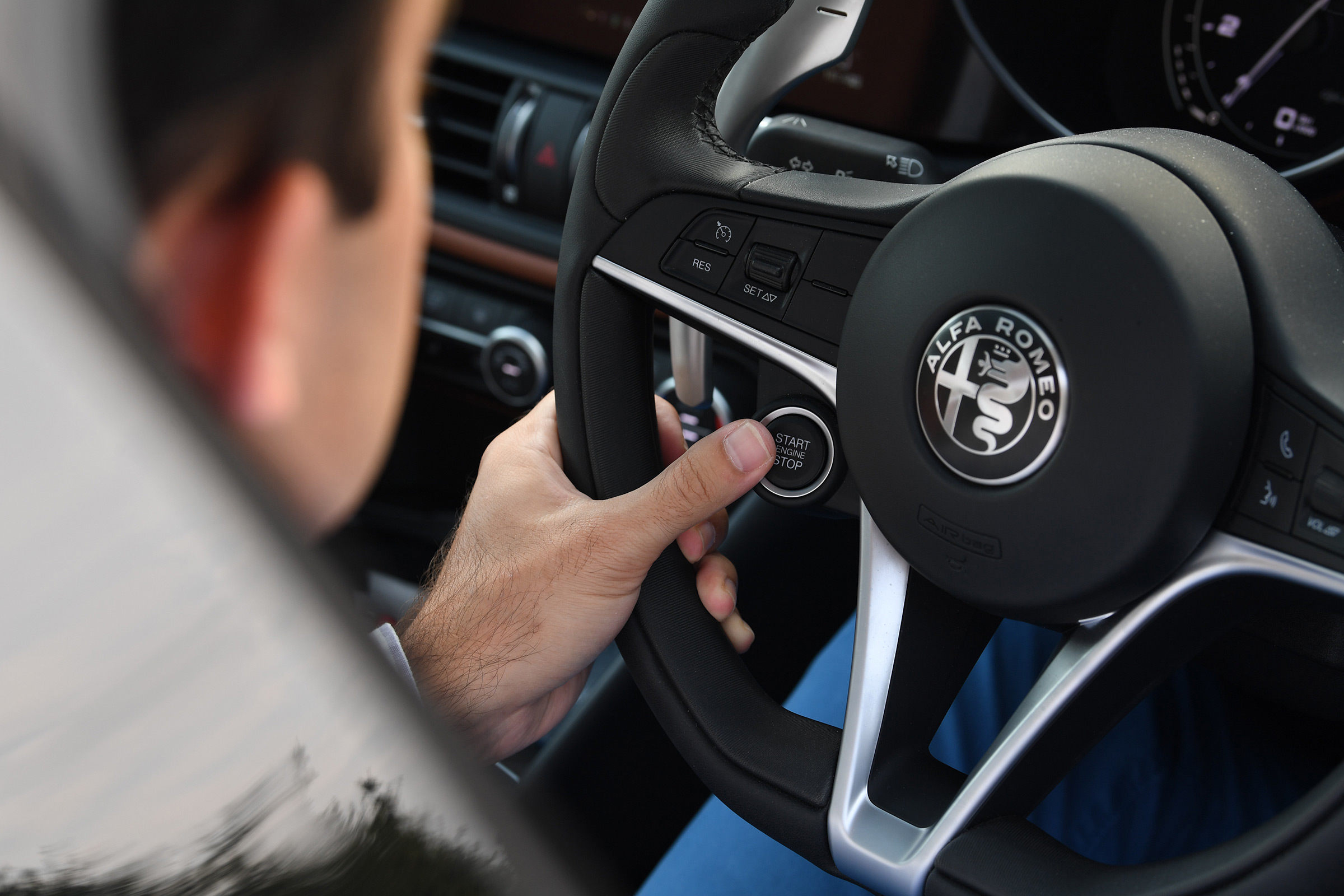 Alfa Romeo Giulia interior steering wheel