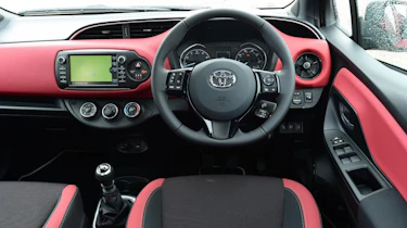 Used Toyota Yaris - dash