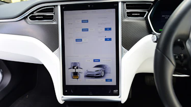tesla model s interior infotainment screen