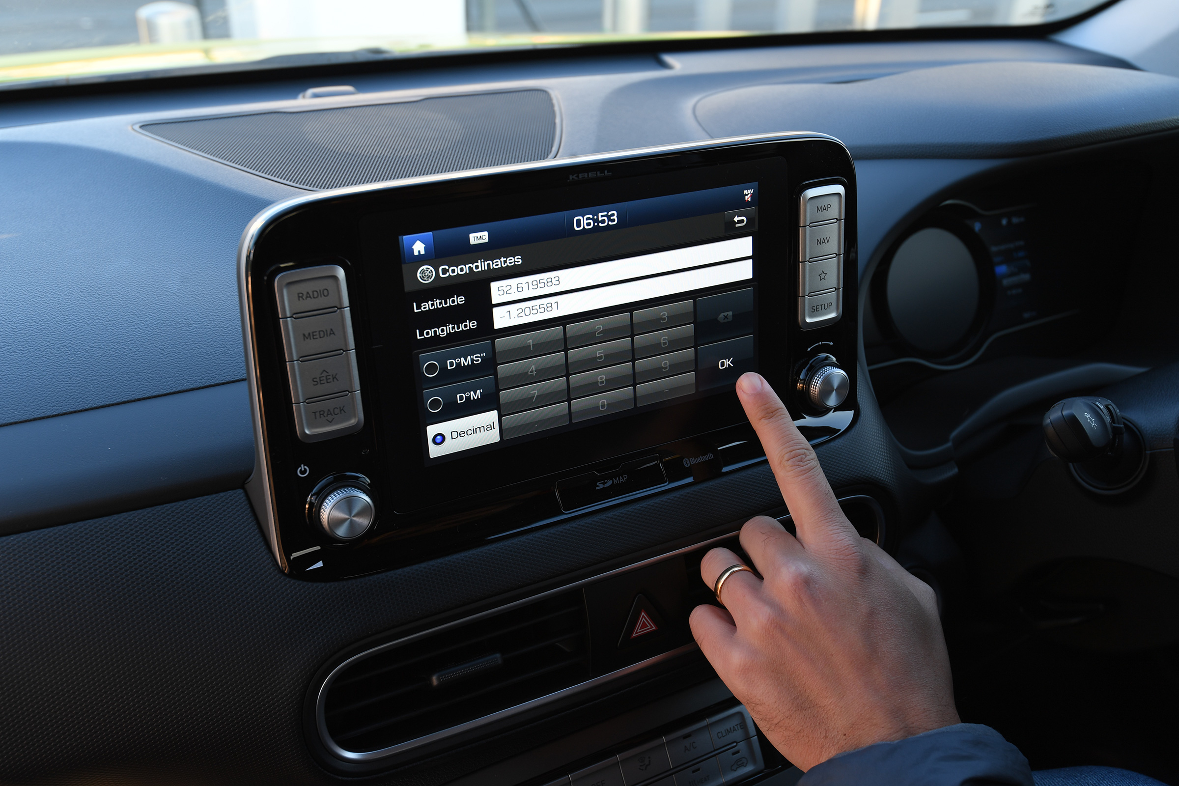 Finger touchscreen