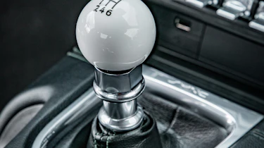ford mustang bullitt interior detail gearstick
