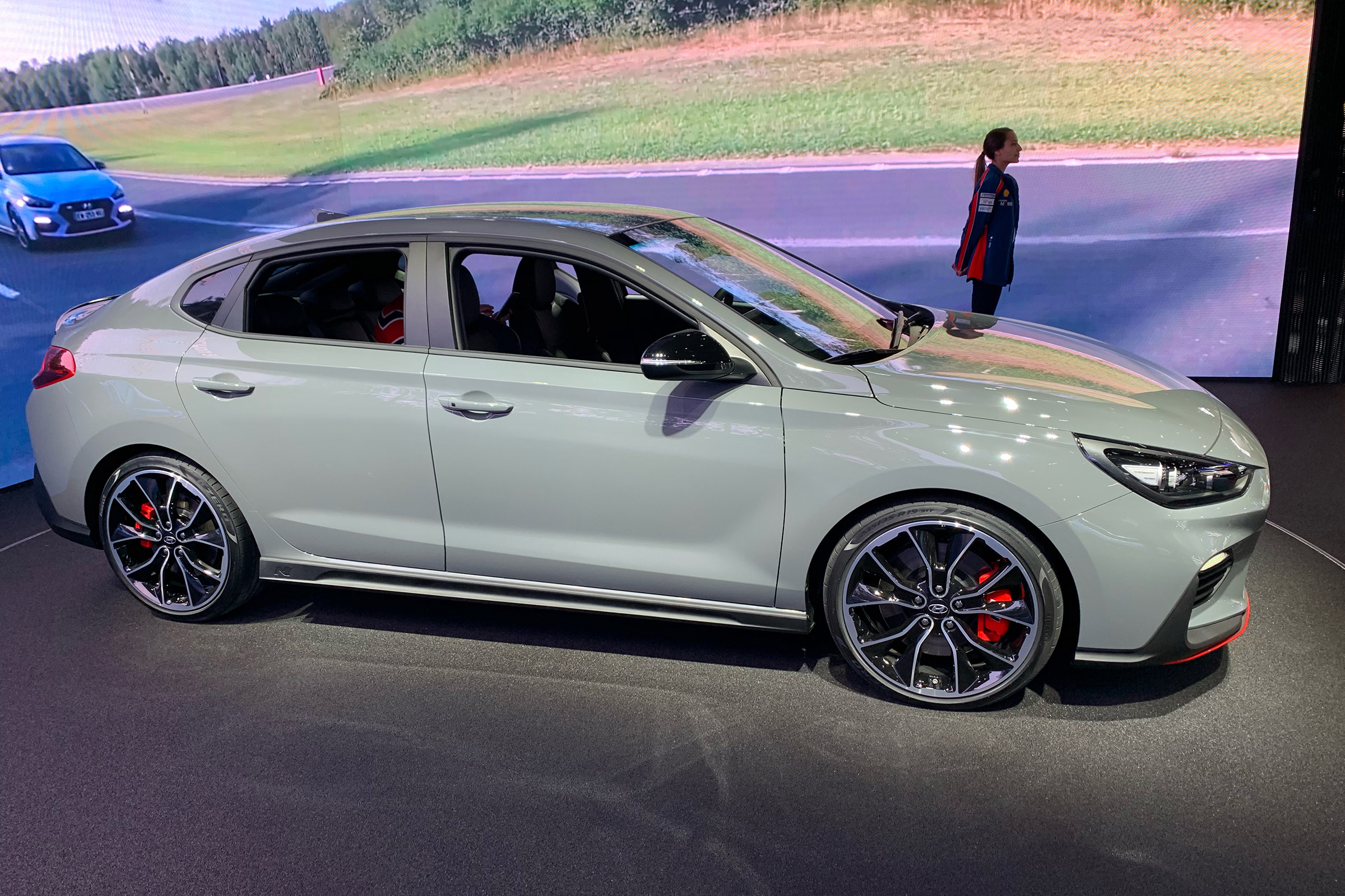 Hyundai i30 Fastback N - Paris side