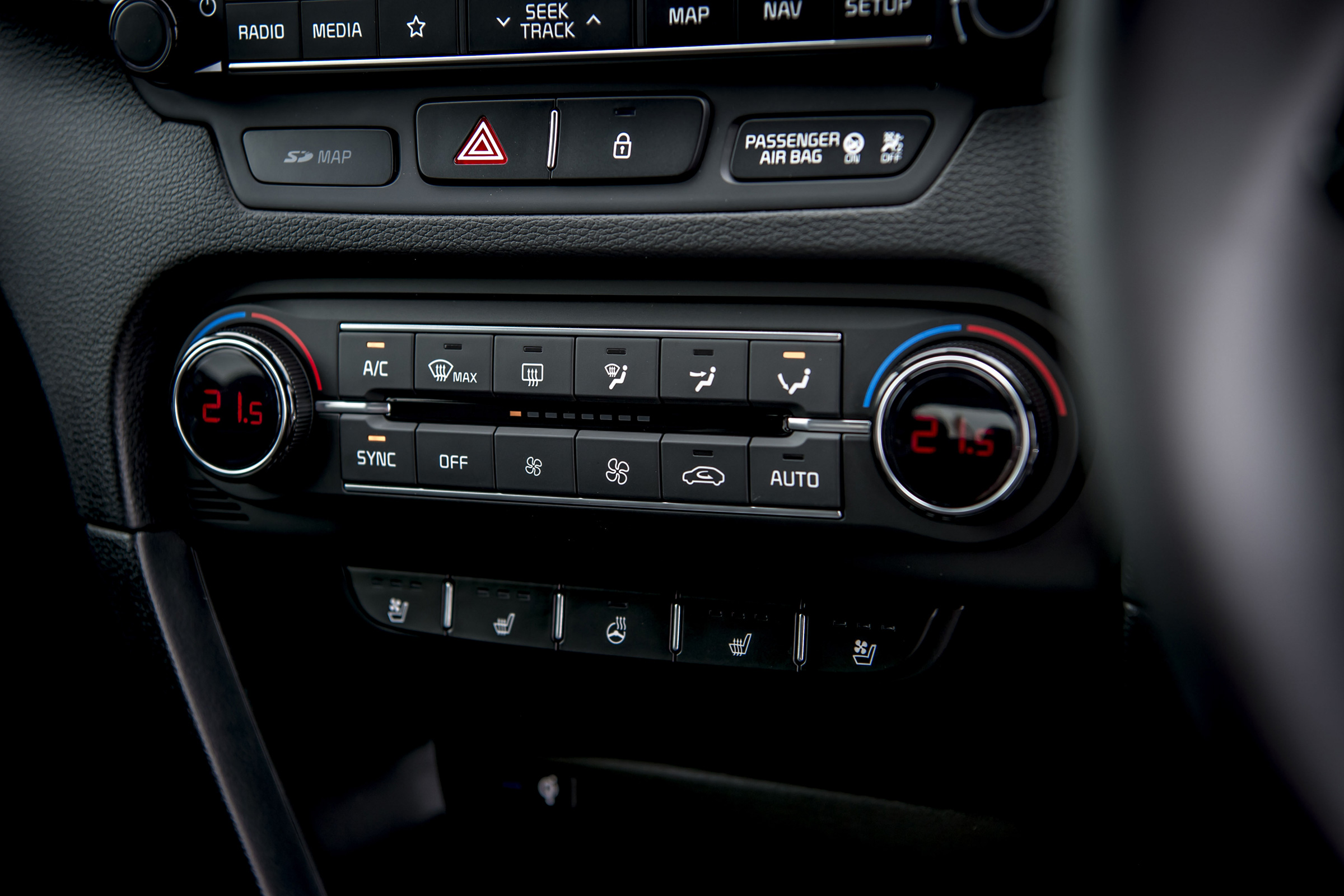 New Kia Ceed centre console buttons