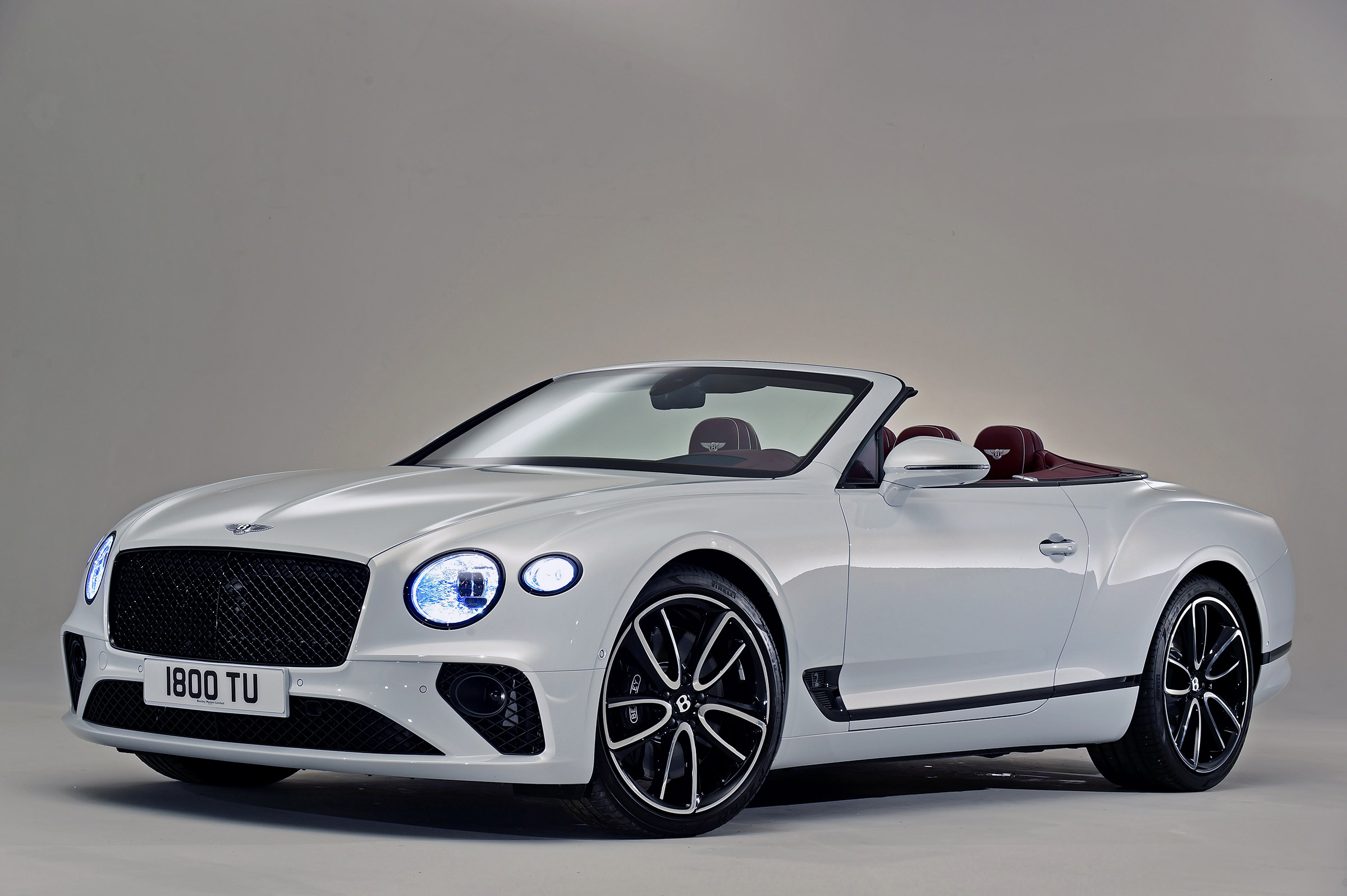 Bentley Continental GTC - studio front
