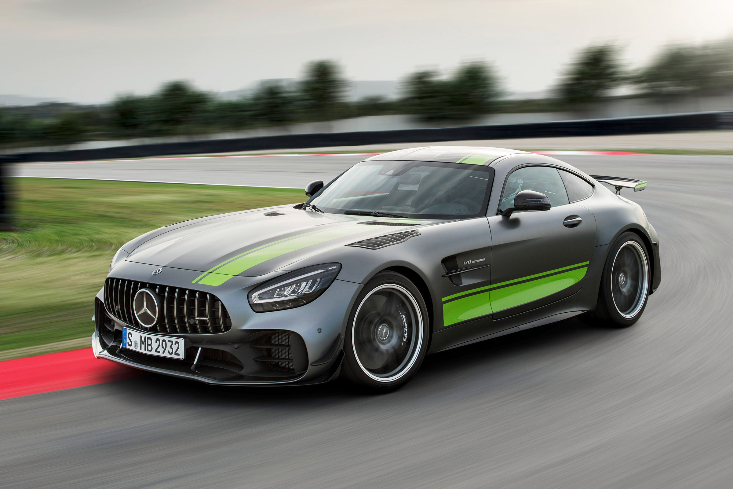 Mercedes-AMG GT R Pro - front
