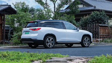 Nio ES8 - rear
