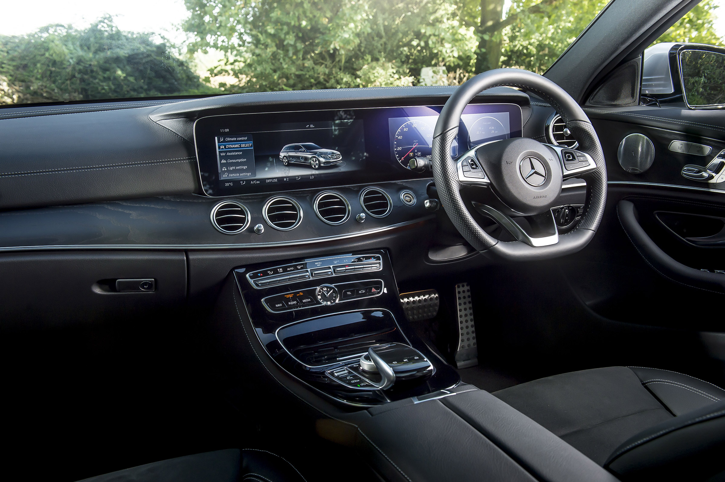Mercedes E 400 d Estate - dash