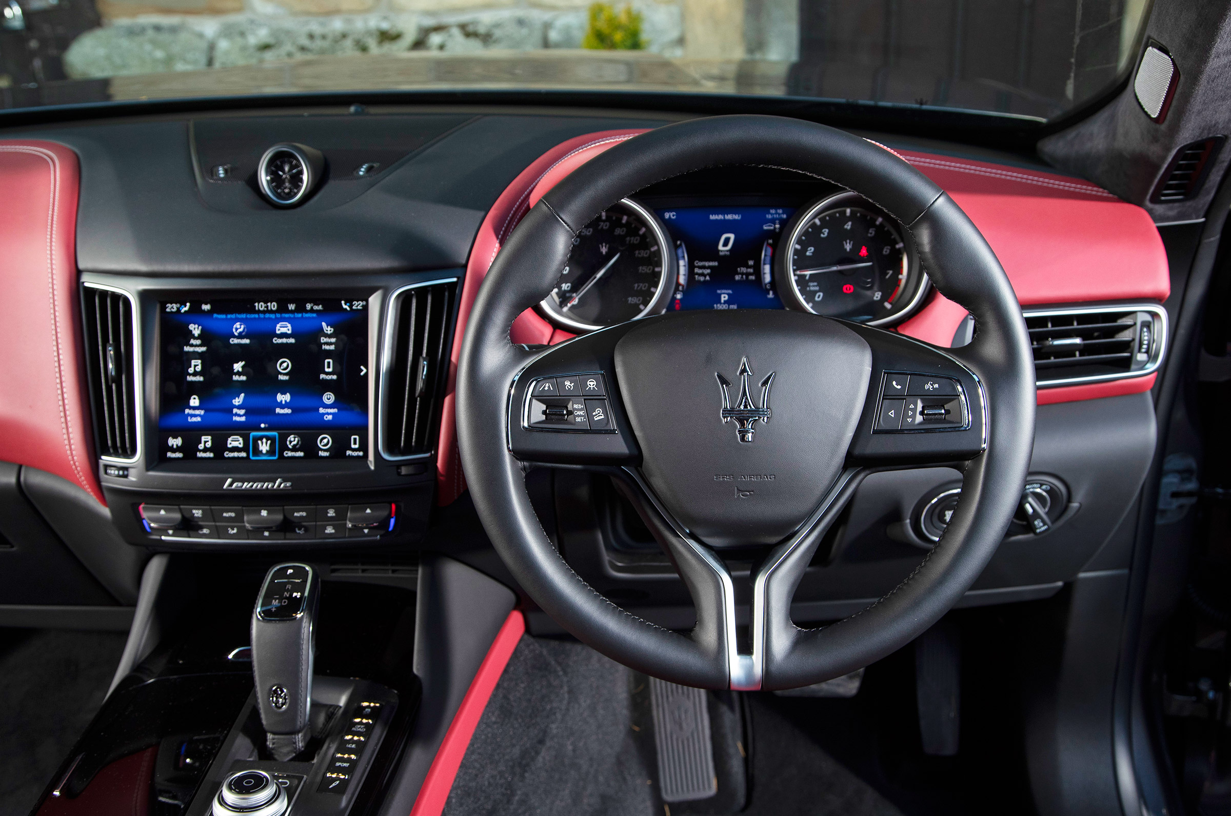 Maserati Levante GranLusso - dash