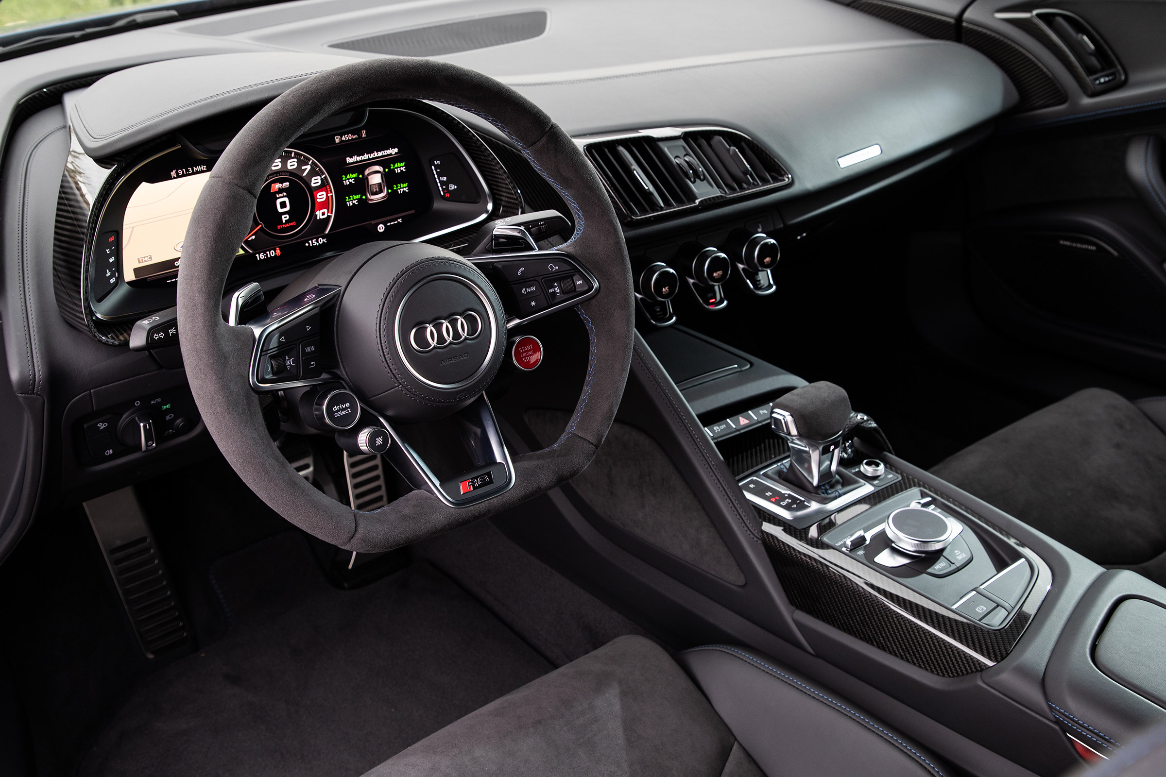 Audi R8 - dash