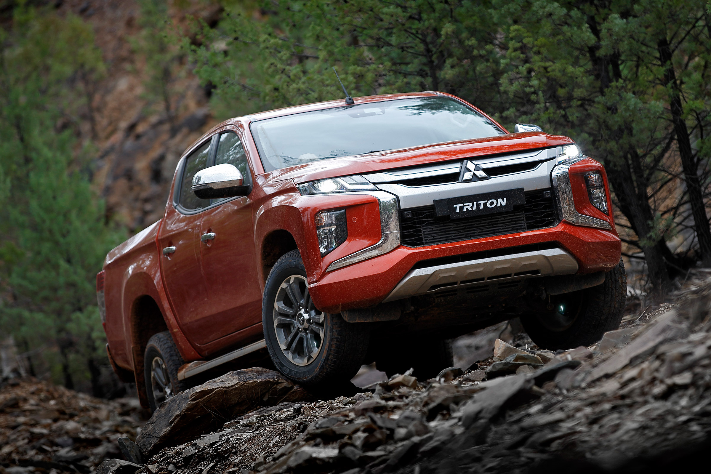 Mitsubishi L200 - front