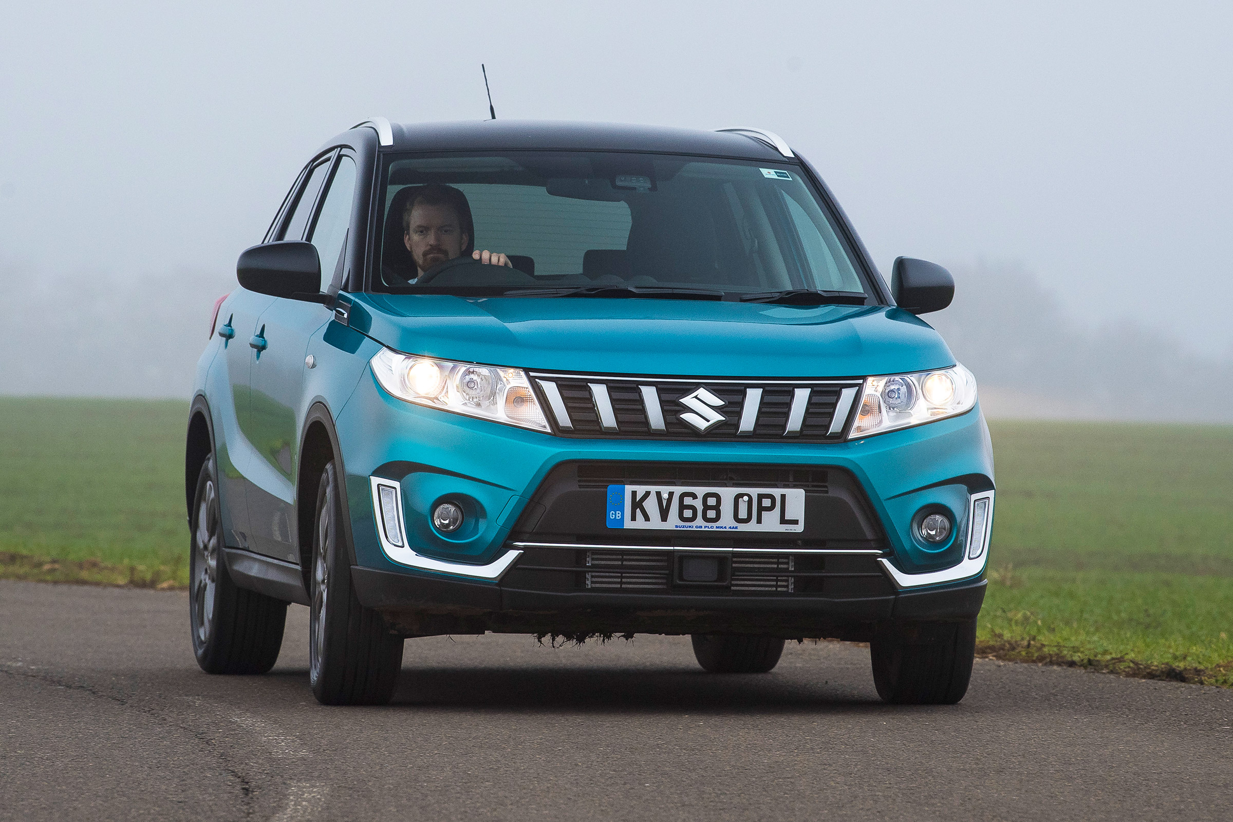 Suzuki Vitara - front action