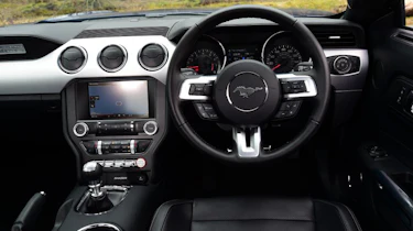 Used Ford Mustang - dash