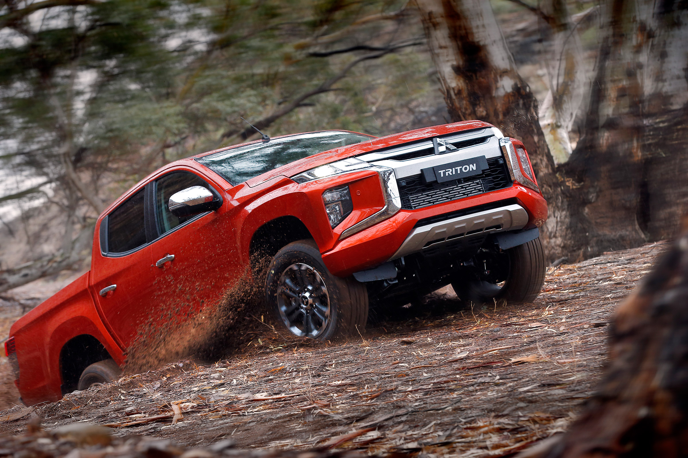 Mitsubishi L200 - front off-road