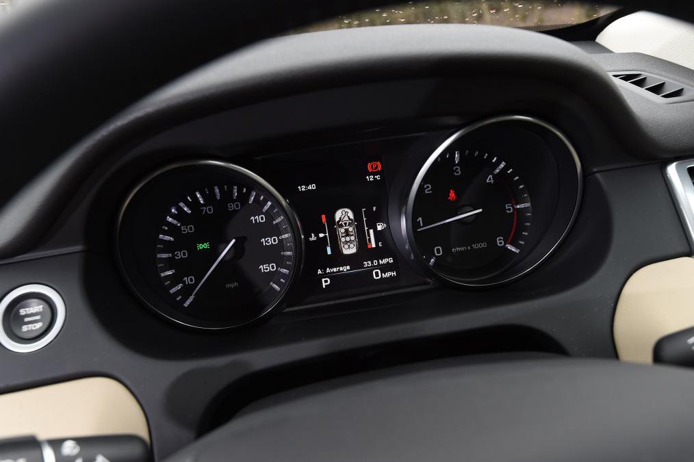 Used Land Rover Discovery Sport - dials