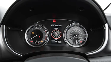 Suzuki Vitara - dials