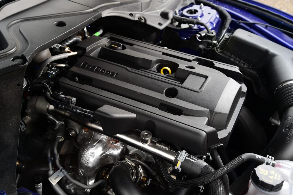 Used Ford Mustang - engine