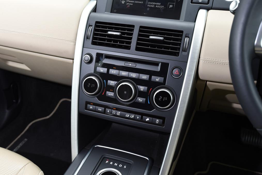 Used Land Rover Discovery Sport - centre console