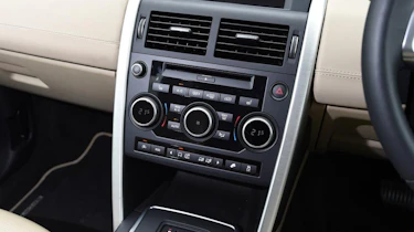 Used Land Rover Discovery Sport - centre console