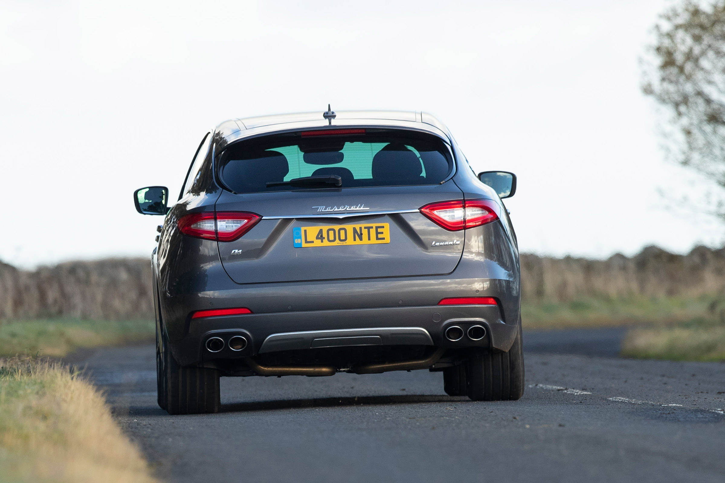 Maserati Levante GranLusso - rear tracking
