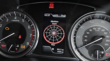 Suzuki Vitara - dials detail