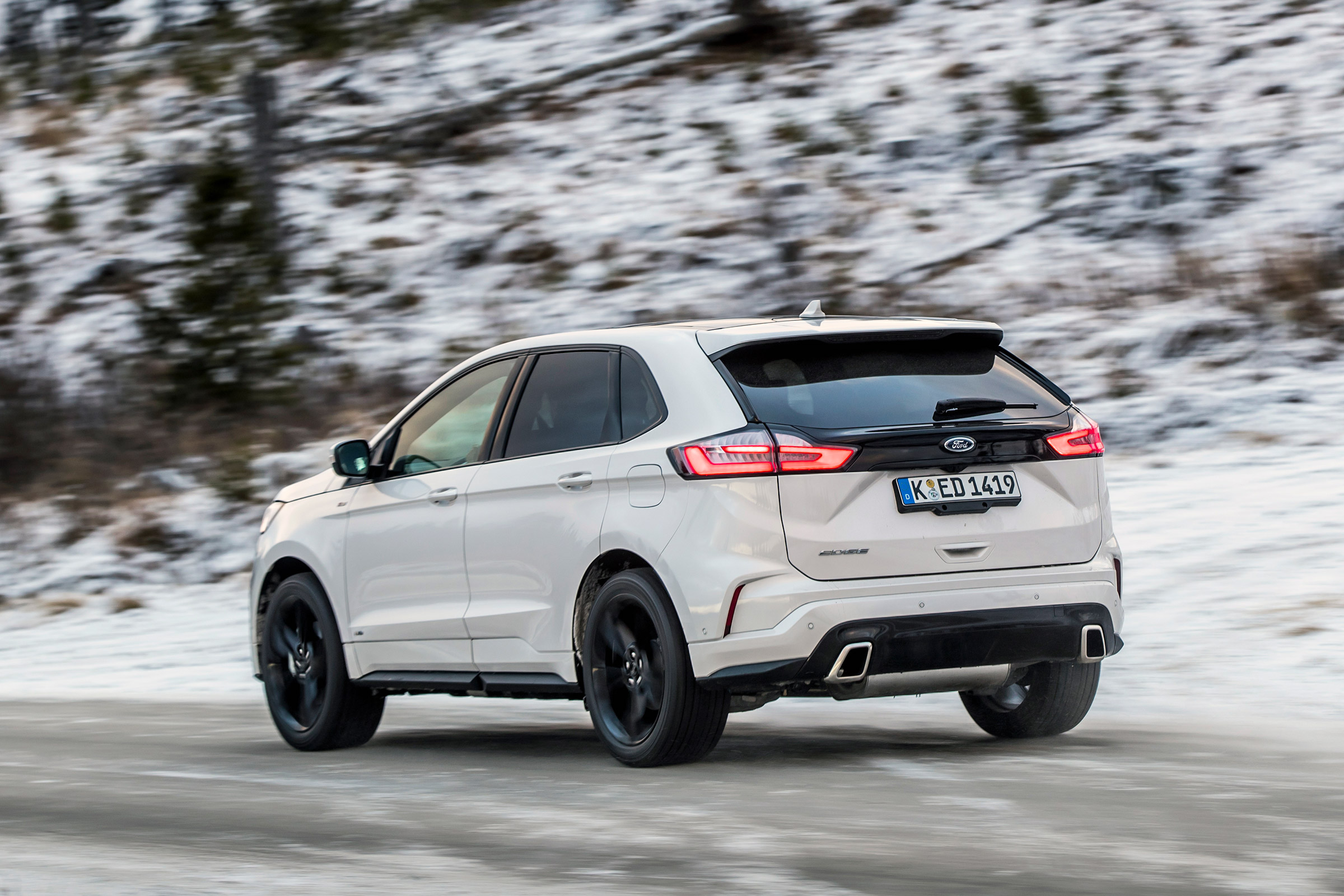 Ford Edge - rear action
