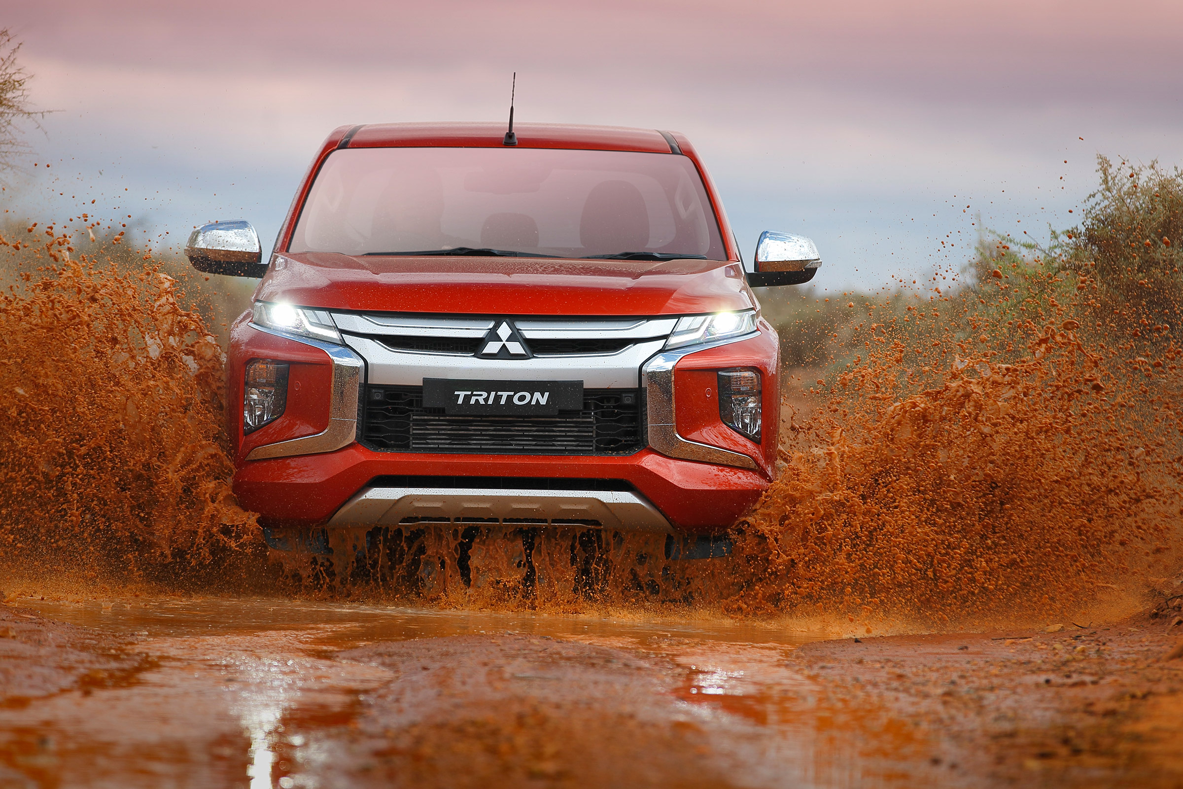 Mitsubishi L200 - full front