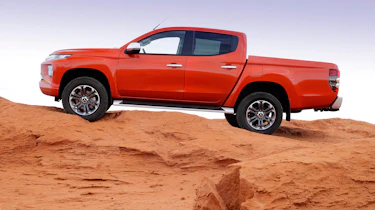 Mitsubishi L200 - side
