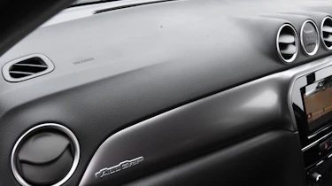 Suzuki Vitara - interior dash