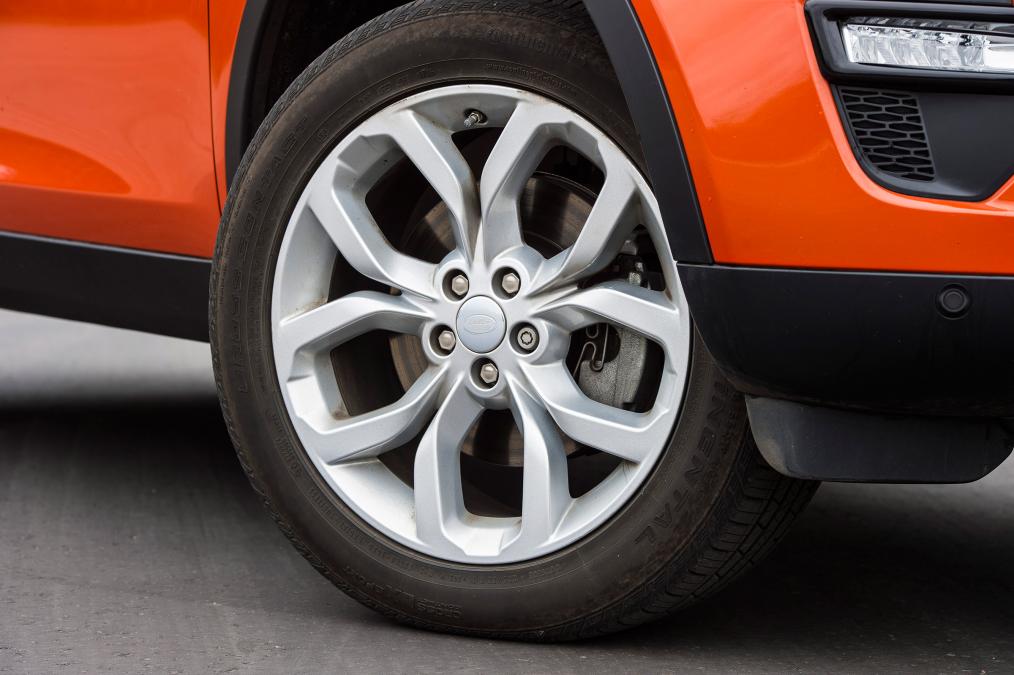 Used Land Rover Discovery Sport - wheel