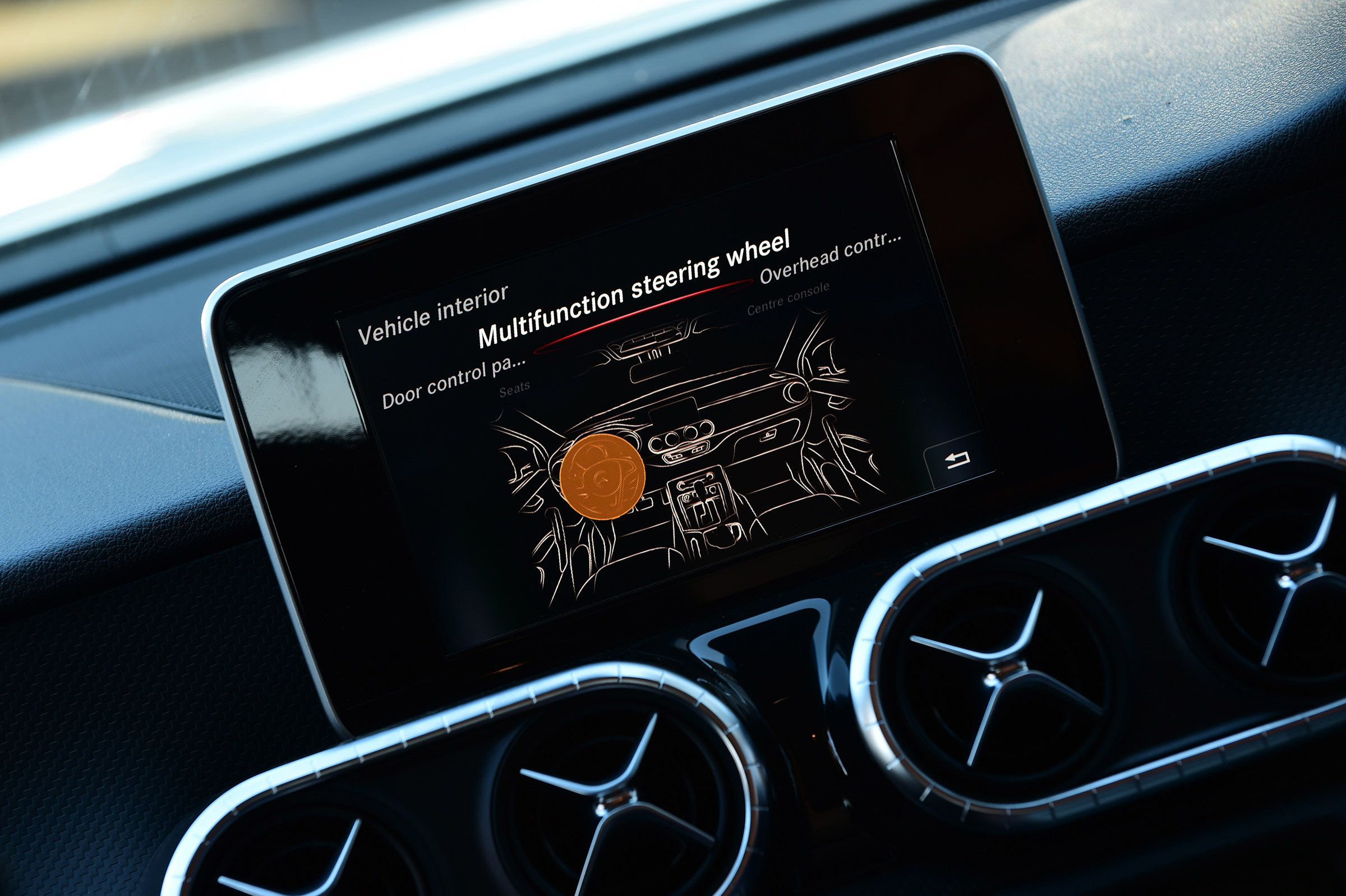 Mercedes X 250 d - screen