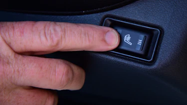 Mercedes X 250 d - heated seats