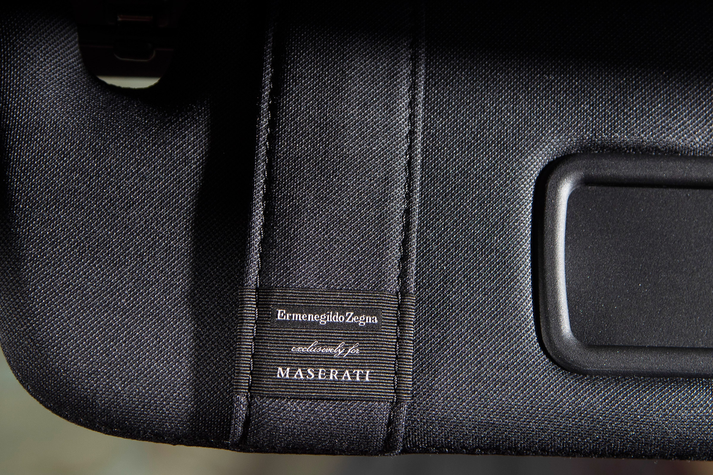 Maserati Levante GranLusso - sun visor