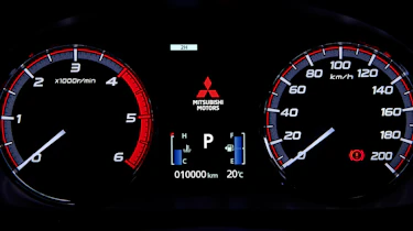 Mitsubishi L200 - dials