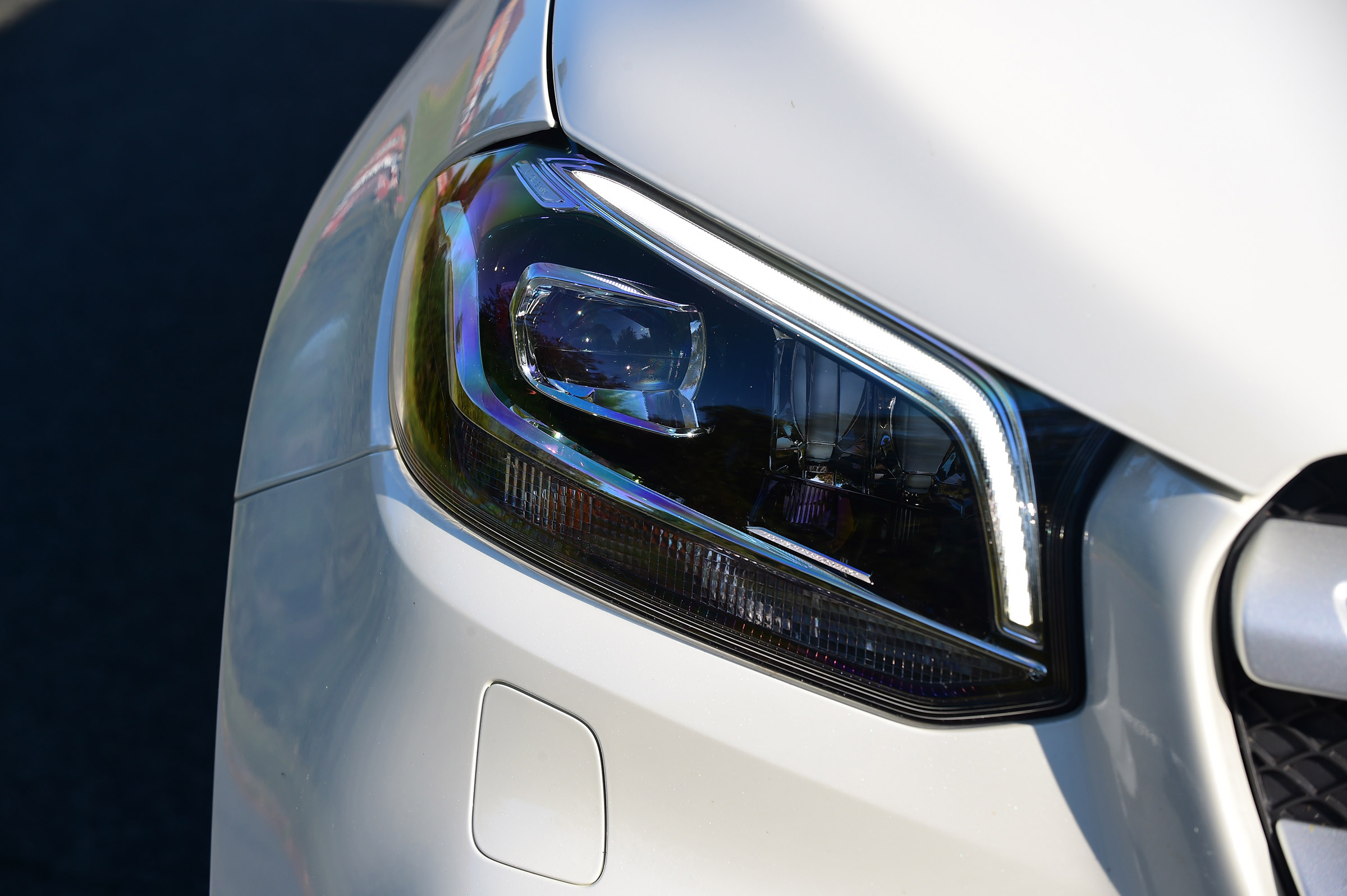 Mercedes X 250 d - front light