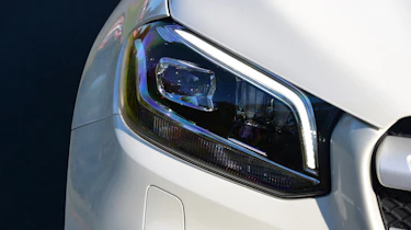 Mercedes X 250 d - front light