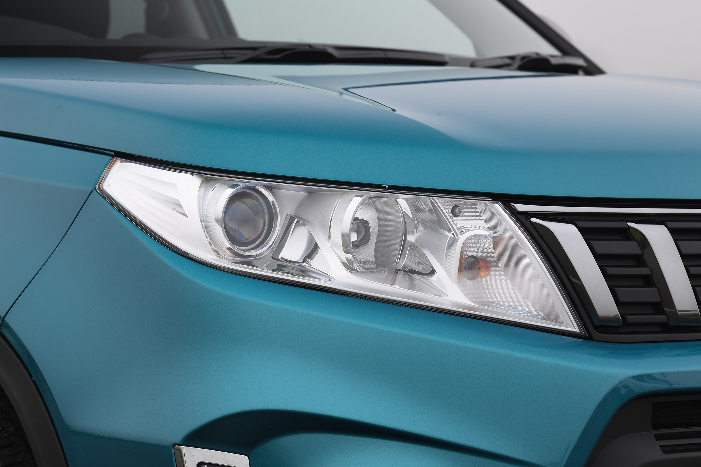 Suzuki Vitara - front light