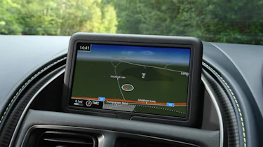 Aston Martin DB11 AMR - navigation