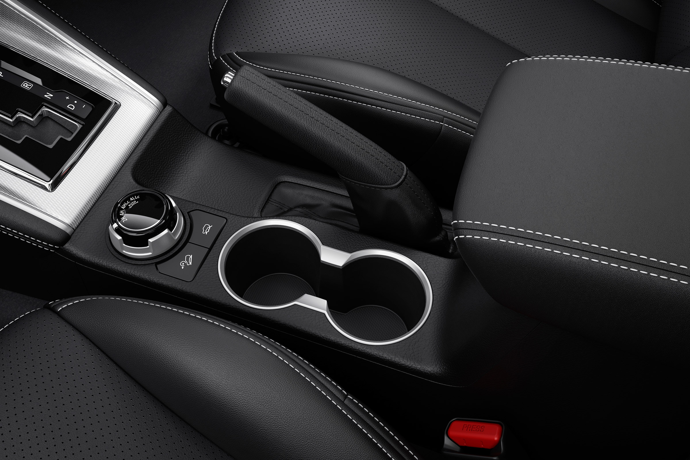 Mitsubishi L200 - cup holders