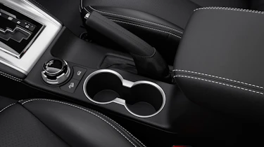 Mitsubishi L200 - cup holders