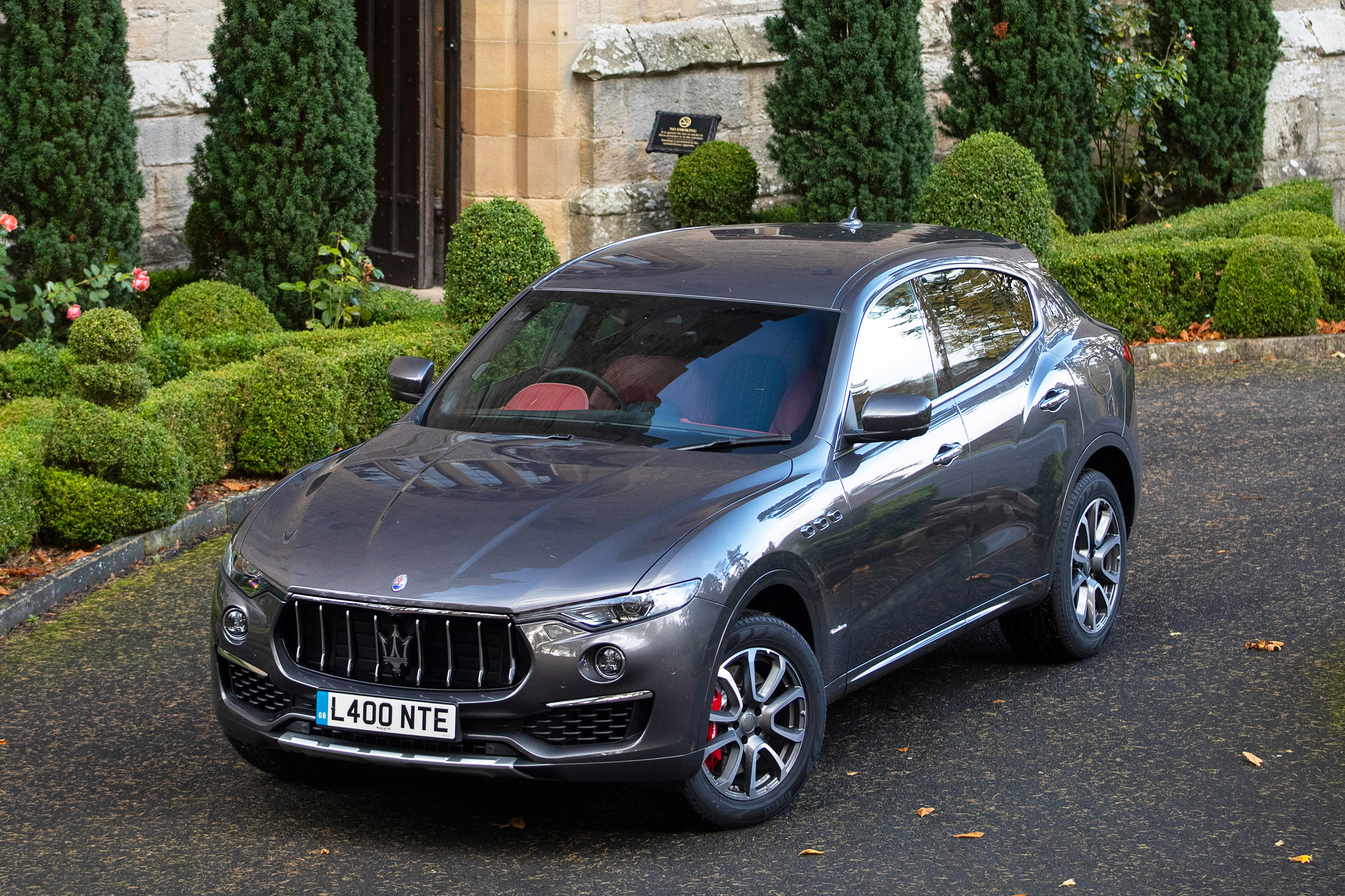 Maserati Levante GranLusso - front static