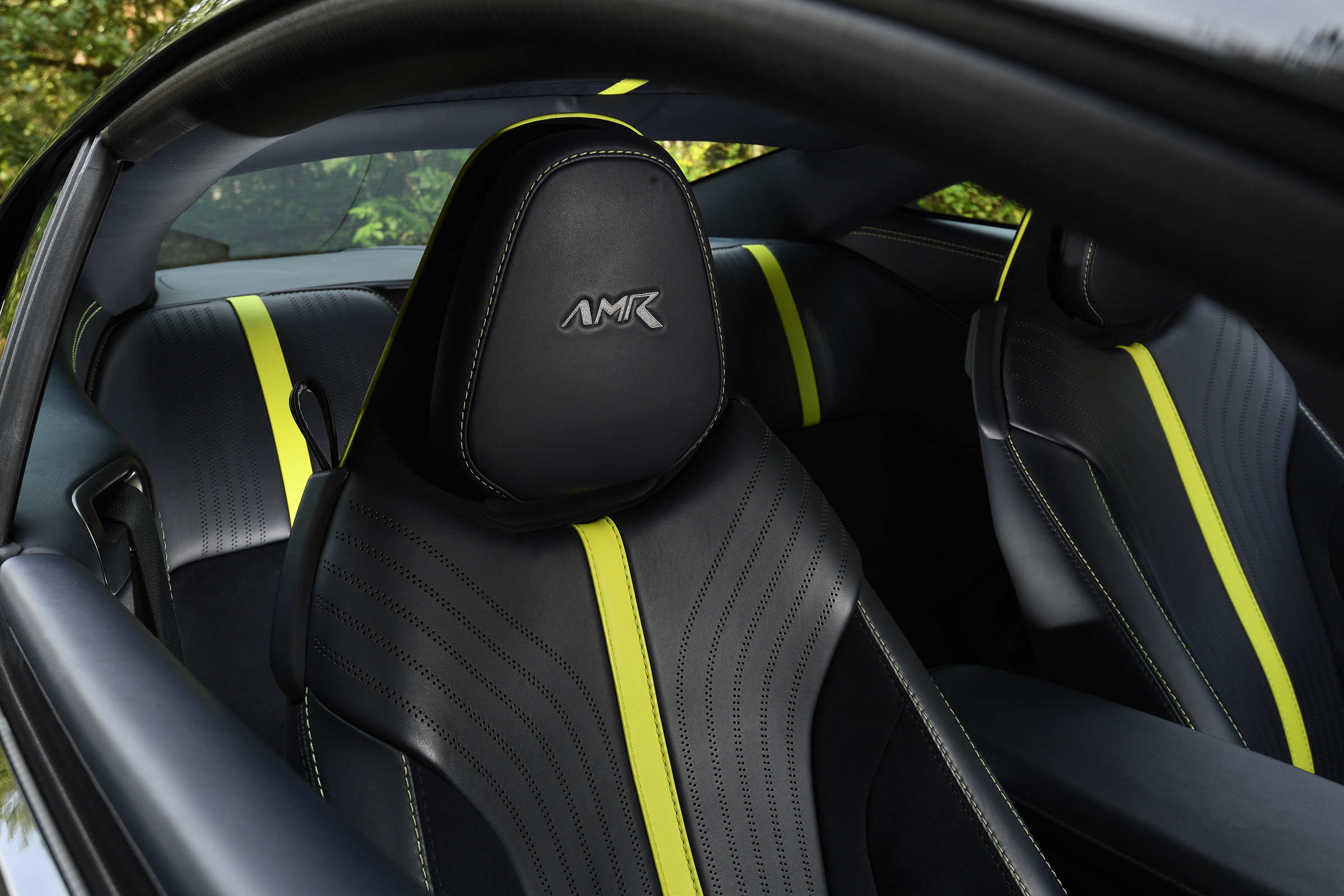 Aston Martin DB11 AMR  - seats 