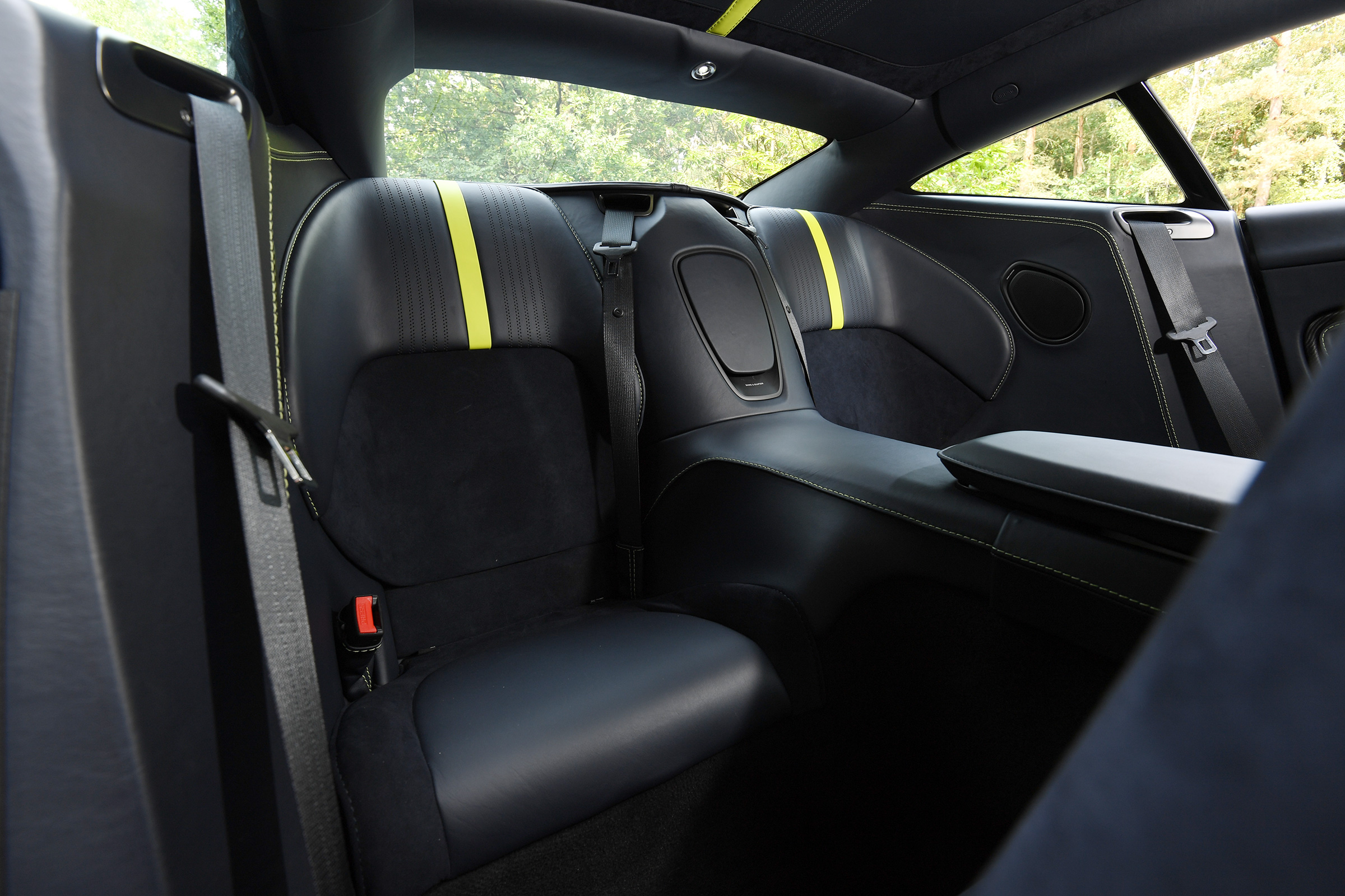 Aston Martin DB11 AMR  - rear seats 