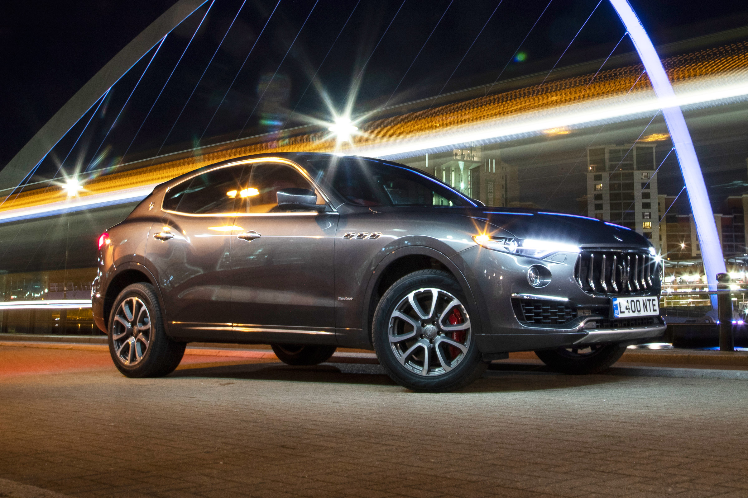 Maserati Levante GranLusso - front static dark